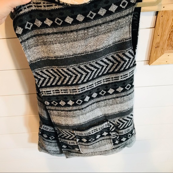 Me Jane Aztec Fleece southwest vest NWT small - Picture 5 of 7